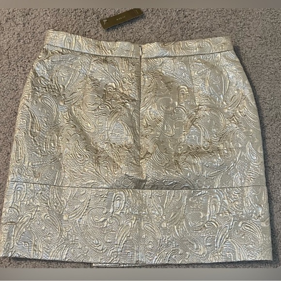 J. Crew - "Origami" Champagne Matelasse
Pattern Wrap Mini Skirt Women's - Size 2 - Picture 6 of 9